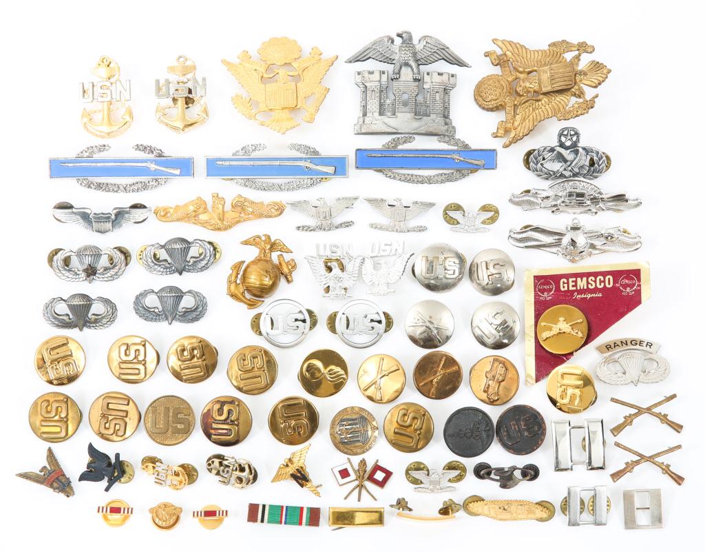 US NAVY ARMY AIR FORCE UNIFORM PINS LOT: US NAVY ARMY AIR FORCE UNIFORM PINS LOT Uniform pin grouping from various branches of the US Armed forces. 20th Century. Including: Rank insignia, Signal Corps, Cap badges, Marksmanship badge, USN Nav