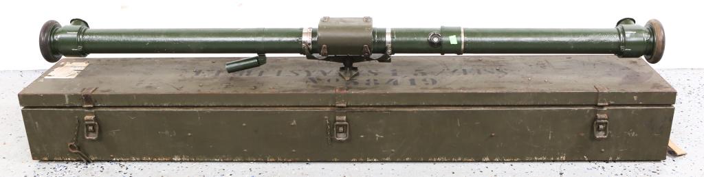 1.5M FINNISH RANGE FINDER & CASE BY CARL ZEISS: 1.5M FINNISH RANGE FINDER & CASE BY CARL ZEISS Finnish WWII to Cold War era 1.5M 11X Stereoscopic Range Finder in Original Metal Transport Box. Manufactured by the German maker Carl Zeiss. Tripod / st