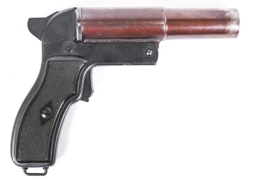 1978 SOVIET MODEL PSPh-44 FLARE PISTOL: 1978 SOVIET MODEL PSPh-44 FLARE PISTOL 1978 Russian model PSPh-44 26.5mm signal pistol. Caliber / Gauge: 26.5mm Barrel Length: 6" Serial Number: 947