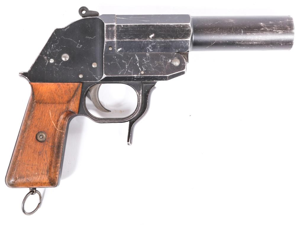 EAST GERMAN 26.5mm FLARE PISTOL: EAST GERMAN 26.5mm FLARE PISTOL East German 26.5mm signal pistol. Caliber / Gauge: 26.5mm Barrel Length: 6.5" Serial Number: 2027