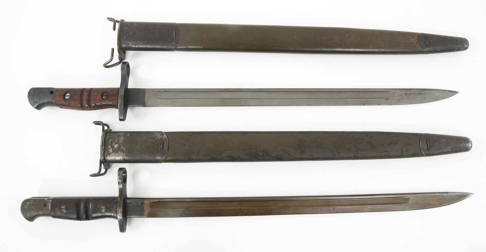 WWI US M1917 BAYONETS & SCABBARDS LOT OF 2: WWI US M1917 BAYONETS & SCABBARDS LOT OF 2 WWI US M1917 Bayonets & Scabbards Lot of 2. (1) Bright greased blade with blued ricasso marked "US 1918 Remington". Scabbard marked "GF". (1) Bright greased 