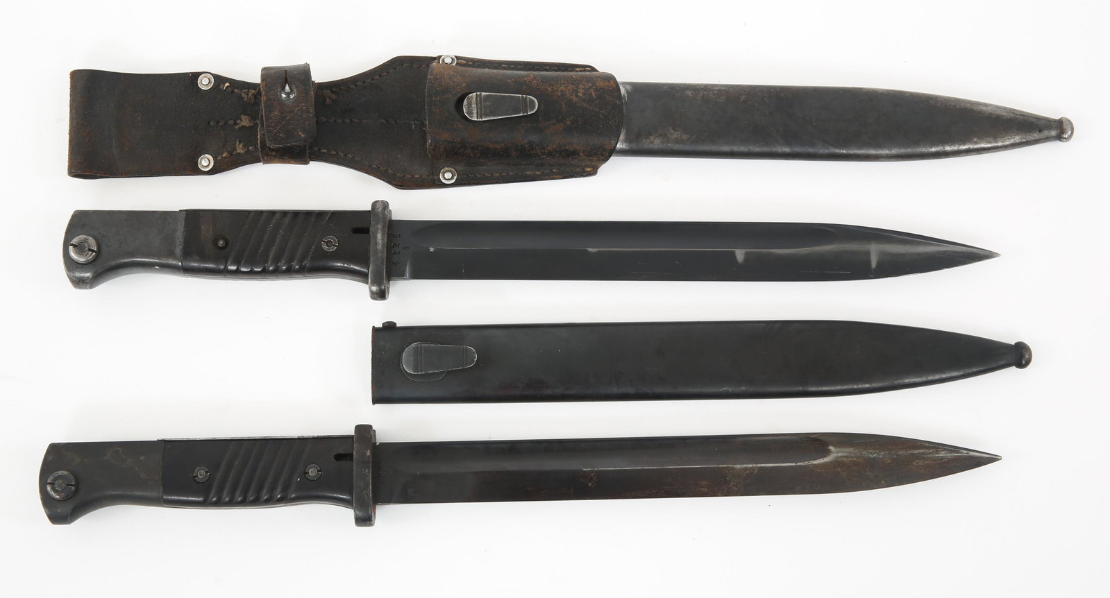 WWII GERMAN K98 COMBAT BAYONET & SCABBARD LOT OF 2: WWII GERMAN K98 COMBAT BAYONET & SCABBARD LOT OF 2 Lot of 2 WWII German K98 Combat Bayonets with Scabbards. Both are stamped with matching serial numbers to their respective scabbards and are stamped 