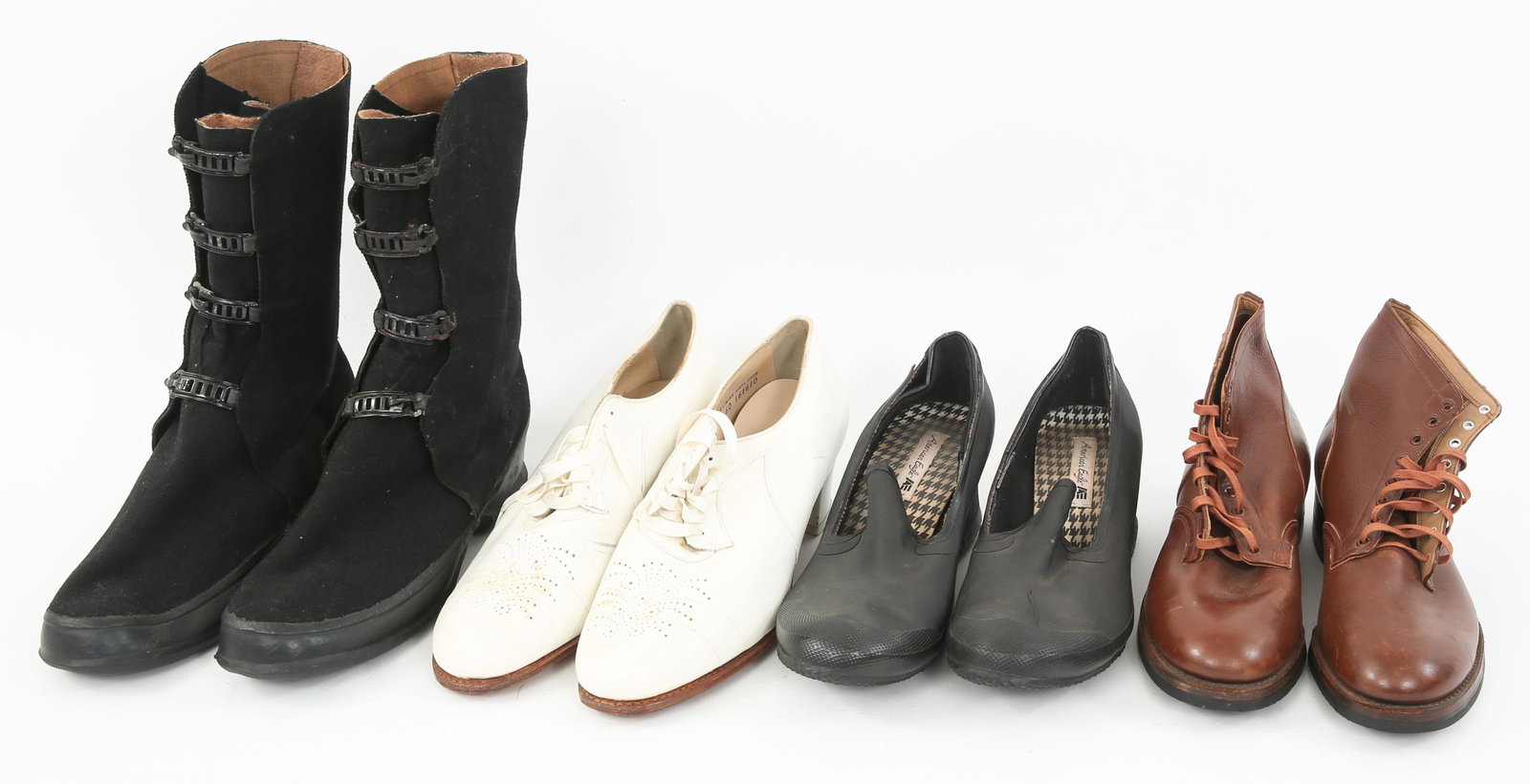 WWII TO KOREAN WAR US SERVICE WOMEN SHOES LOT: WWII TO KOREAN WAR US SERVICE WOMEN SHOES LOT US Military Service Women Shoes. Lot includes : Size 8 rubber sole black fabric boots, Size 7R by American Eagle Nylon top 2.5" heel, Size 10 D White Wing