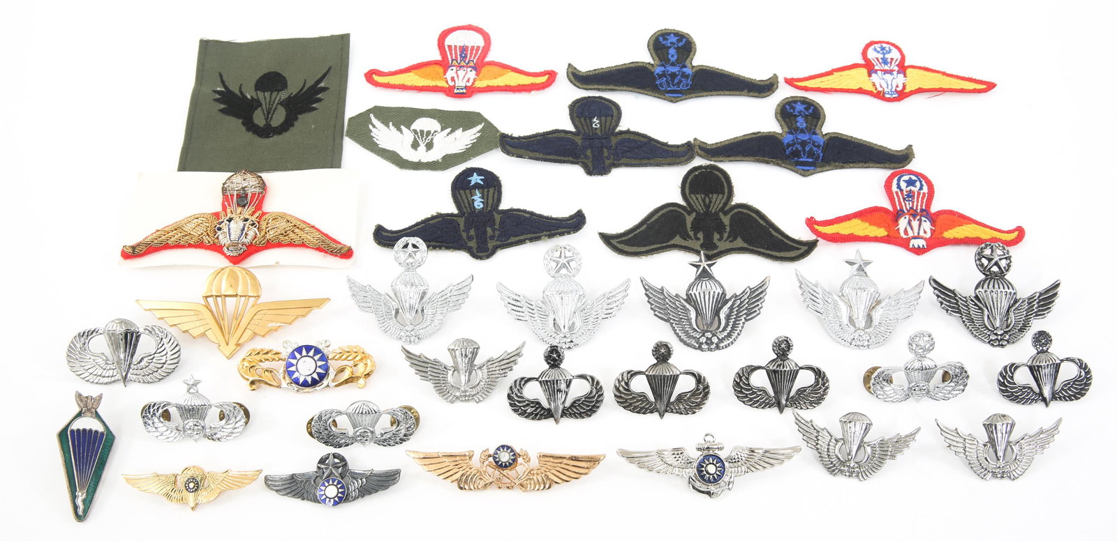 SOUTH EAST ASIA PARATROOPER JUMP WINGS LOT: SOUTH EAST ASIA PARATROOPER JUMP WINGS LOT South East Asia paratrooper qualification wings. Thailand, Laos, Taiwan and more. Patches, badges & pins lot. Fabric patches, metallic pins and badges.