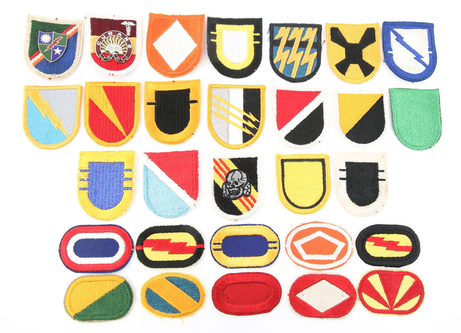 VIETNAM WAR SPECIAL FORCES & ARMY BTN PATCHES LOT: VIETNAM WAR SPECIAL FORCES & ARMY BTN PATCHES LOT Vietnam War era Special Forces and Army Battalion patches lot. 5th SF Group, 10th SF Group, 1st & 5th SF Group, HQ staff 82nd Airborne patch, 12th SF