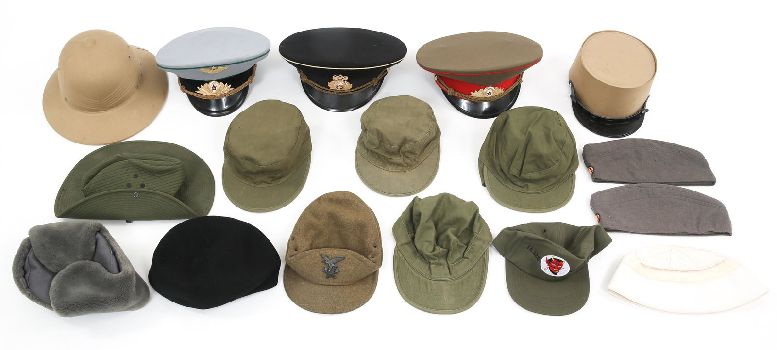 US USSR & WORLD MILITARY HEADGEAR VISORS CAPS LOT: US USSR & WORLD MILITARY HEADGEAR VISORS CAPS LOT US, USSR & World Military headgear visors and caps lot. USSR Soviet visor Air force, Army and other visors. Khaki kepi, Summer pith helmet, US Army ha