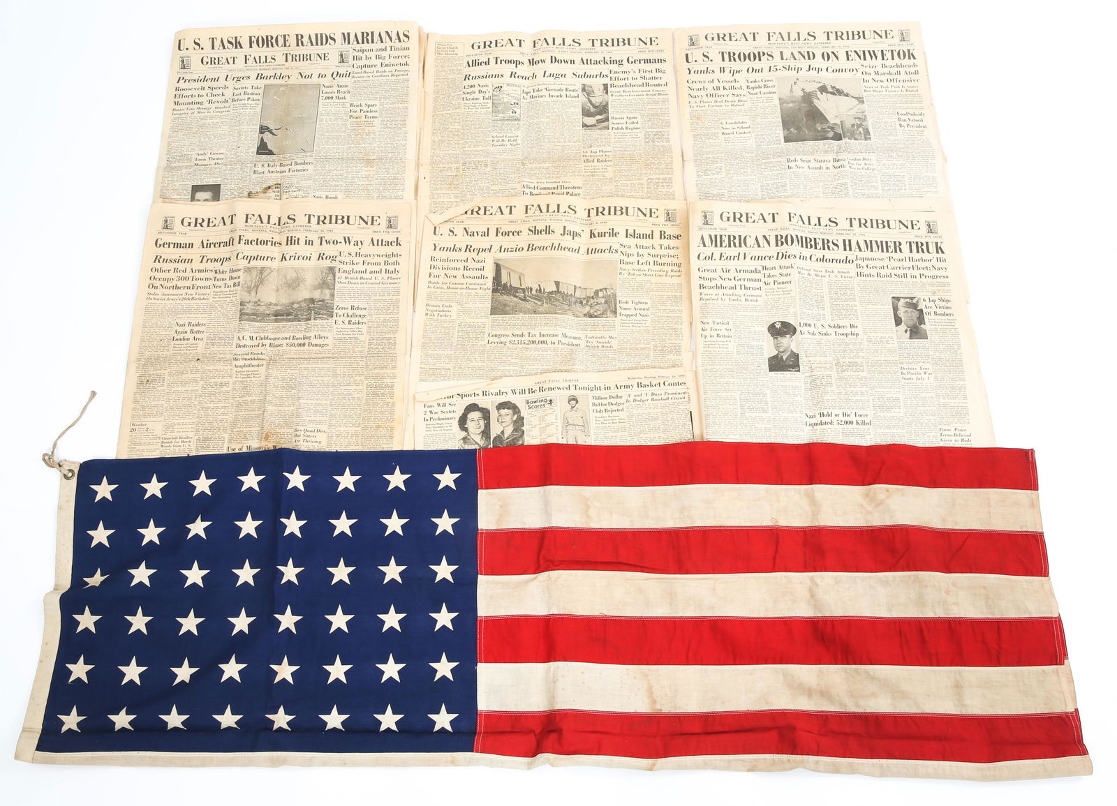WWII US 48 STAR FLAG & NEWSPAPERS LOT: WWII US 48 STAR FLAG & NEWSPAPERS LOT Lot of WWII US American Flag & Newspaper periodicals. Flag measures 3 feet by 5 feet and is marked "Style B". Newspaper periodicals are mostly from the publicatio