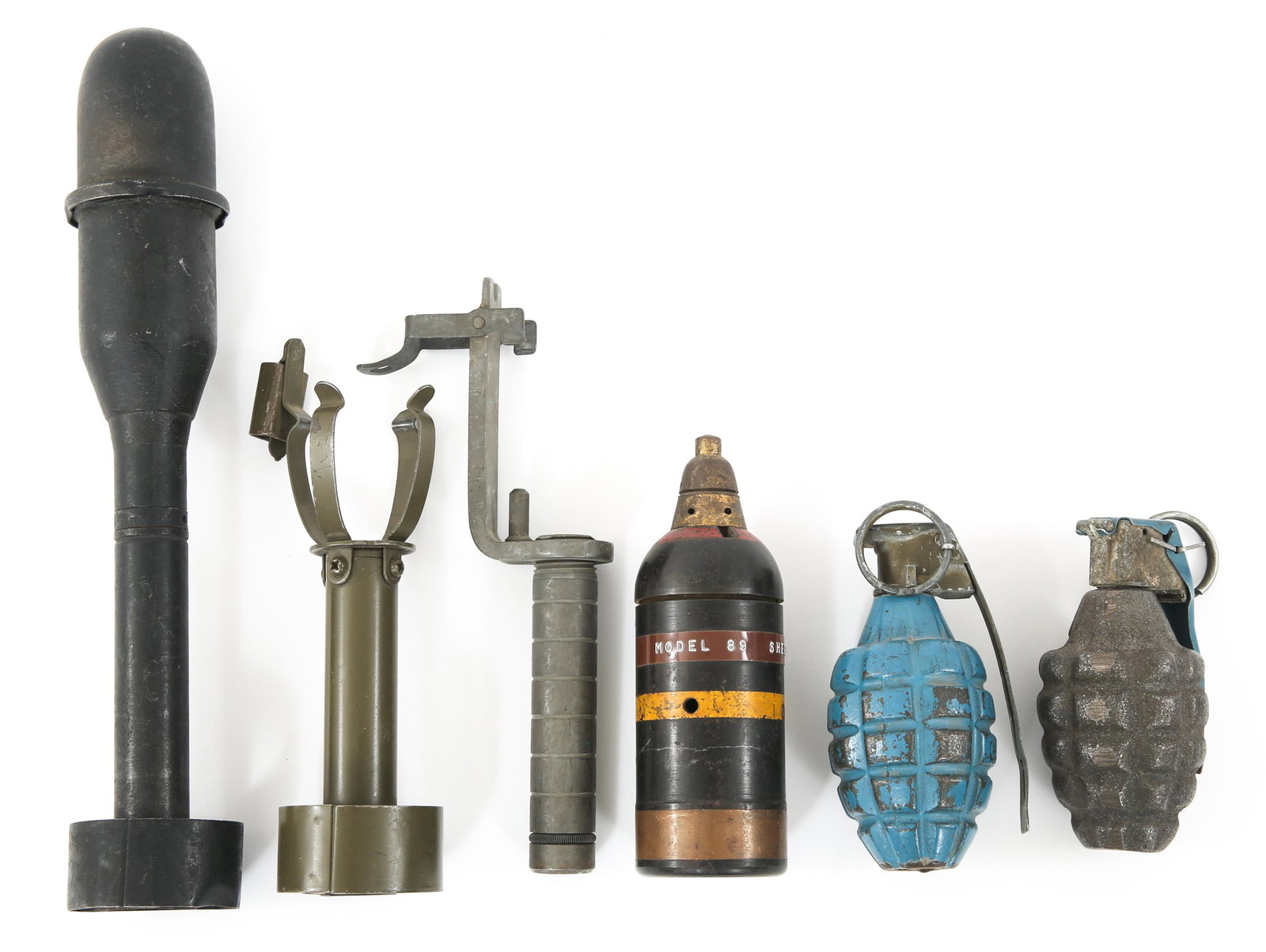 WWII TO COLD WAR WORLD MILITARY ORDNANCE LOT: WWII TO COLD WAR WORLD MILITARY ORDNANCE LOT WWII to Cold War era World Military Ordnance Lot. Inert. Includes: (1) WWII Japanese Model 89 50mm "Knee" Mortar round. (1) Mortar round that measures 11.7