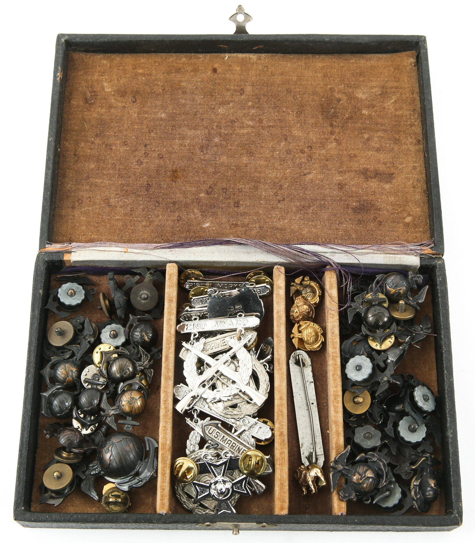 WWI WWII & POST WAR USMC EGA & MARKSMANSHIP PINS: WWI WWII & POST WAR USMC EGA & MARKSMANSHIP PINS WWI WWII & Post War USMC EGA & Marksmanship Pins. EGA's of various sizes. Multiple marksmanship badges one of which is a WWI era marksman proficiency b
