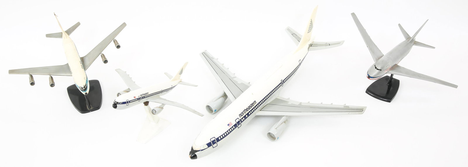 20TH C. US AIRLINES MODEL PLANES LOT OF 4: 20TH C. US AIRLINES MODEL PLANES LOT OF 4 20th C. US Airlines Model Planes lot of 4. (1) Pan Am plane measures 12" by 11". (1) Northwestern Airbus A300 measures 10.5" by 9". (1) American Airlines meas