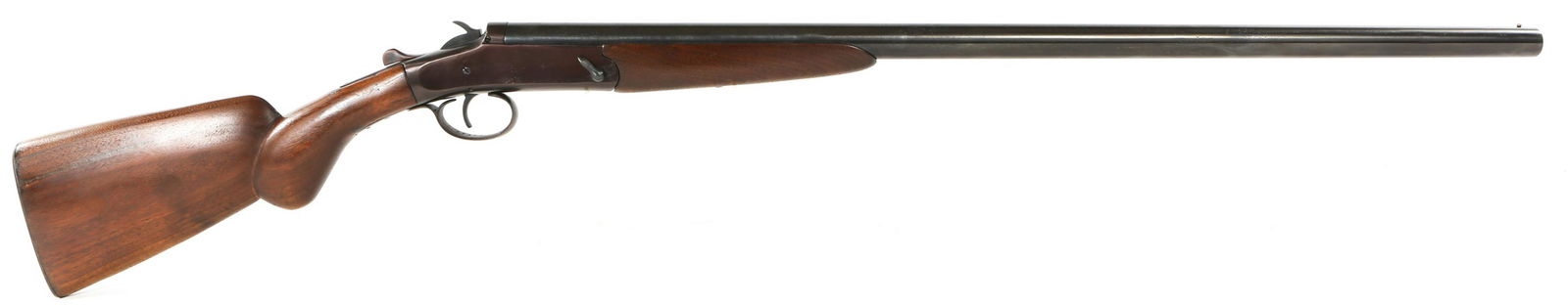 SPENCER GUN CO. BREAK OVER 12 GA SHOTGUN: SPENCER GUN CO. BREAK OVER 12 GA SHOTGUN Spencer Gun Co. single shot, break over 12GA shotgun. Receiver stamped "Spencer Gun Co." Walnut stock and forend. Front bead sight. Provenance - George Hass (U