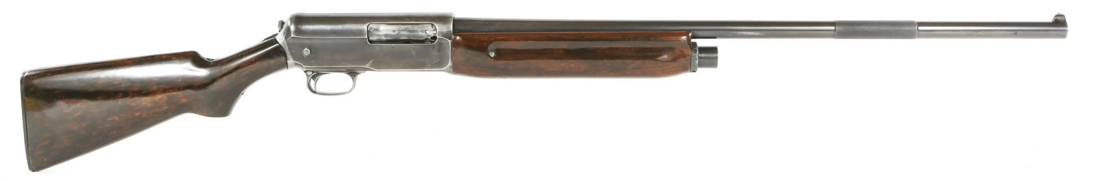 WINCHESTER MODEL 11 S.L. 12 GA SHOTGUN: WINCHESTER MODEL 11 S.L. 12 GA SHOTGUN 1920 Winchester Model 11 S.L. 12 Gauge self loading shotgun. Full choke. Blued finish. Walnut stocks. Matching serial number to frame and trigger assembly. Calib