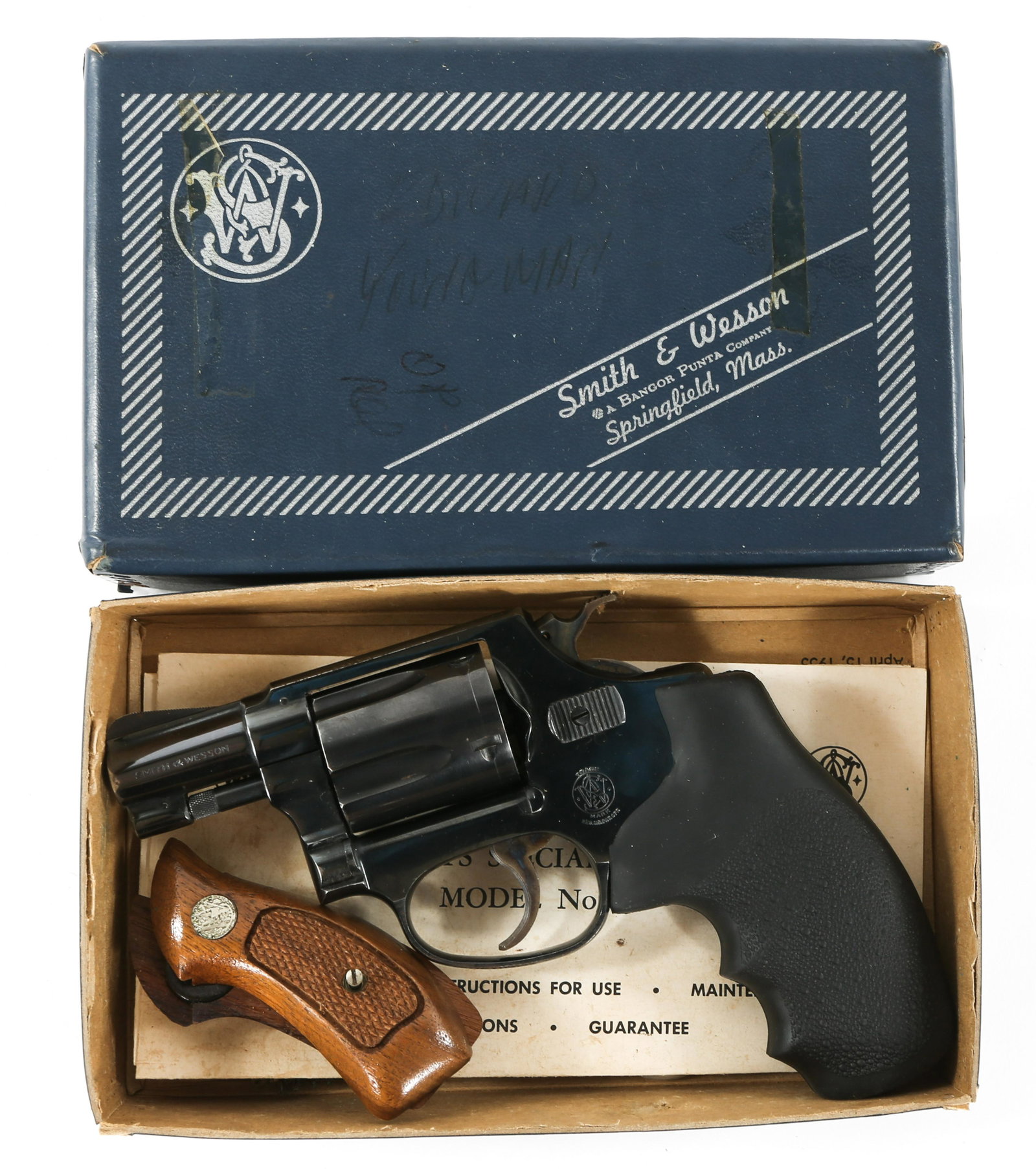 SMITH & WESSON MODEL 36 .38 SPECIAL REVOLVER: SMITH & WESSON MODEL 36 .38 SPECIAL REVOLVER Smith & Wesson model 36 semi-automatic .38 Special revolver. Frame is stamped "Made in U.S.A. Marcas Registradas Smith & Wesson Springfield, Mass." Mono gr