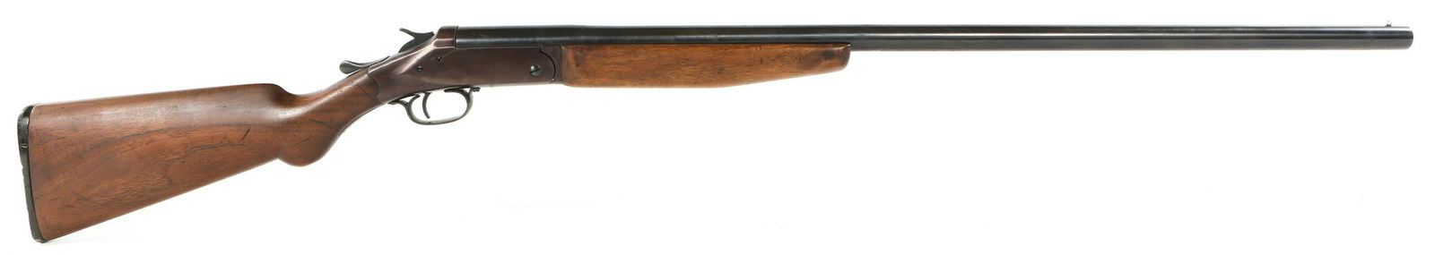 MASS. ARMS CO BREAK OVER 12 GAUGE SHOTGUN: MASS. ARMS CO BREAK OVER 12 GAUGE SHOTGUN Mass. Arms Co. single shot, break over 12GA shotgun. Receiver stamped "Mass. Arms Co, Chicopee Falls Mass.", barrel stamped "Choke Bored". Walnut stock and fo