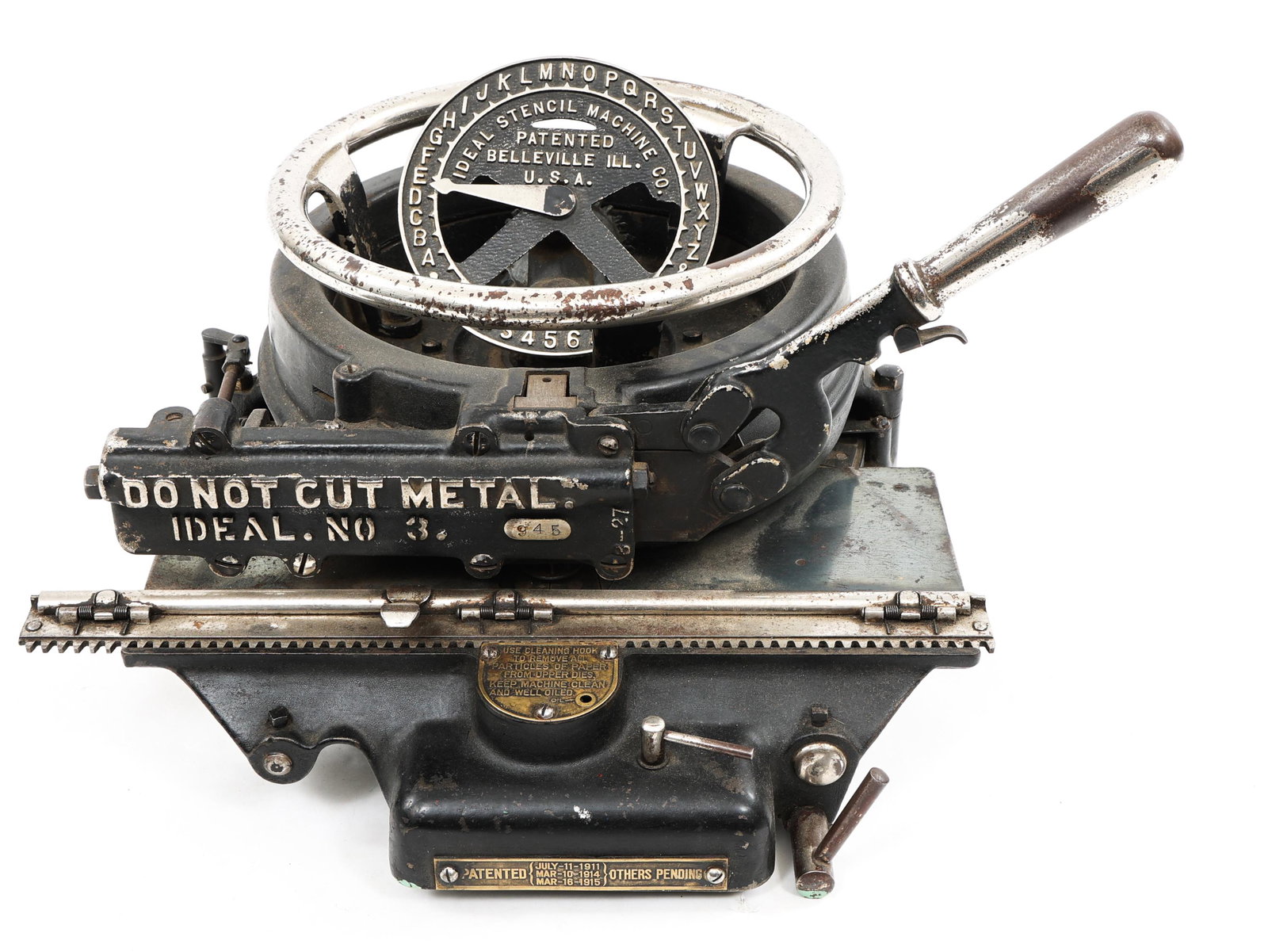EARLY 1900's IDEAL STENCIL MACHINE No 3: EARLY 1900's IDEAL STENCIL MACHINE No 3 Ideal Stencil Machine No 3. "Patented Belleville, Ill, U.S.A". Size: 16" x 16" x 10"