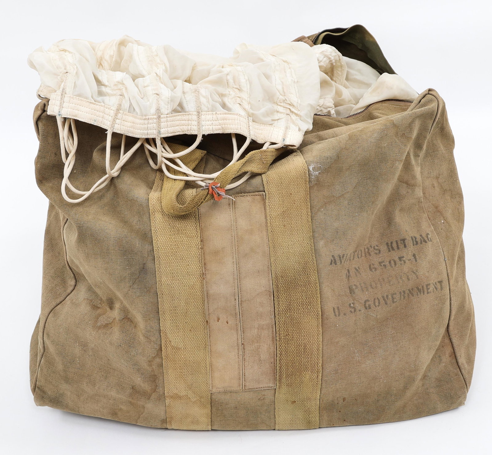 WWII US NAVY AVIATOR KIT BAG & PARACHUTE CANOPY: WWII US NAVY AVIATOR KIT BAG & PARACHUTE CANOPY WWII US Naval Aviator Kit bag and White parachute Canopy. (Stamped AN, 19).