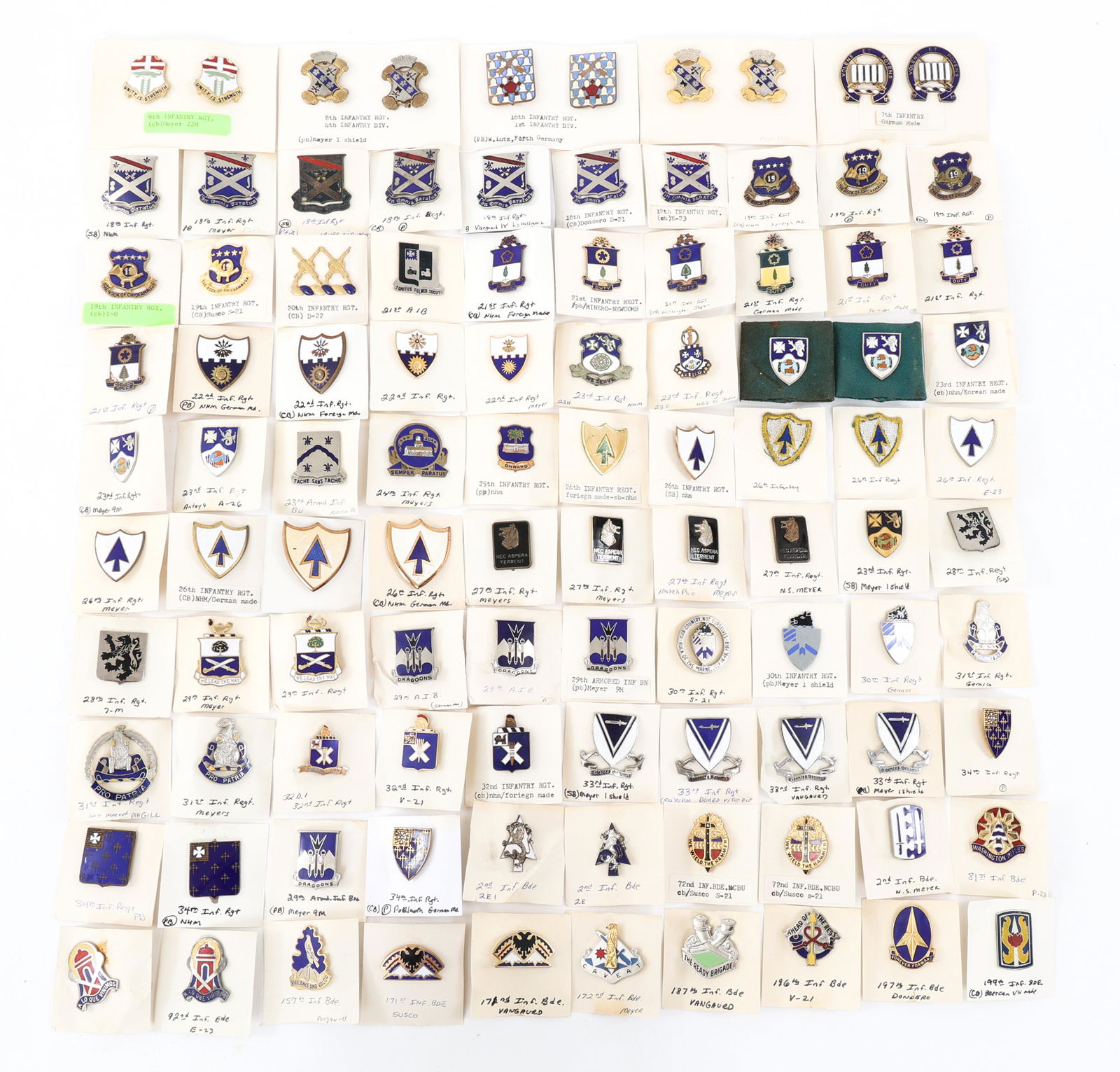 US ARMY DUI CRESTS INSIGNIA ENAMEL PINS LOT OF 100: US ARMY DUI CRESTS INSIGNIA ENAMEL PINS LOT OF 100 WWII - Cold War Era US Army DUI (Distinctive Unit Insignia) Enameled Pins. Lot of approximately 100. Mixed lot of various maker marked, pin back & Cl