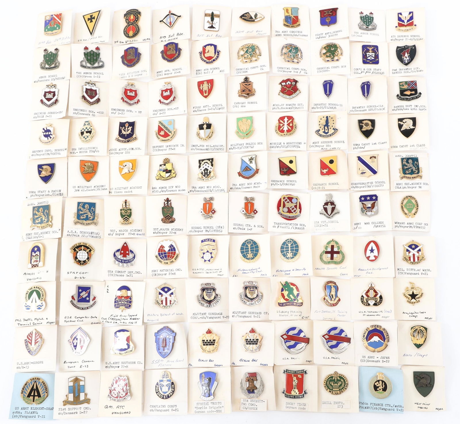 US ARMY DUI CRESTS INSIGNIA ENAMEL PINS LOT OF 100: US ARMY DUI CRESTS INSIGNIA ENAMEL PINS LOT OF 100 WWII - Cold War Era US Army DUI (Distinctive Unit Insignia) Enameled Pins. Lot of approximately 100. Mixed lot of various maker marked, pin back & cl