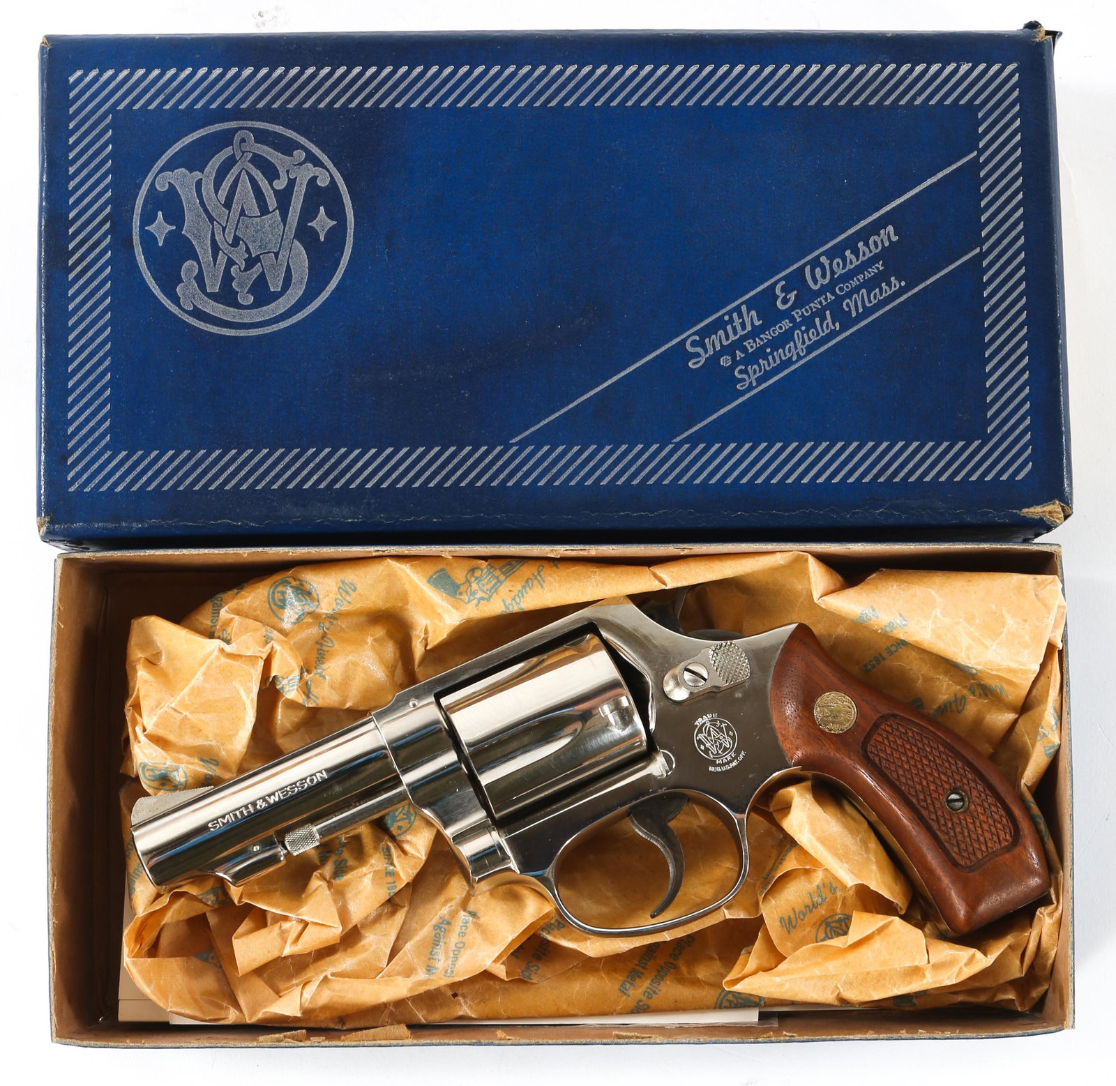 SMITH & WESSON MODEL 36-1 .38 SPECIAL REVOLVER: SMITH & WESSON MODEL 36-1 .38 SPECIAL REVOLVER Smith & Wesson model 36-1 "Chief's Special" .38 Special revolver. Left frame marked with circled S&W logo. Right side is marked "Made in U.S.A. Marcas Re