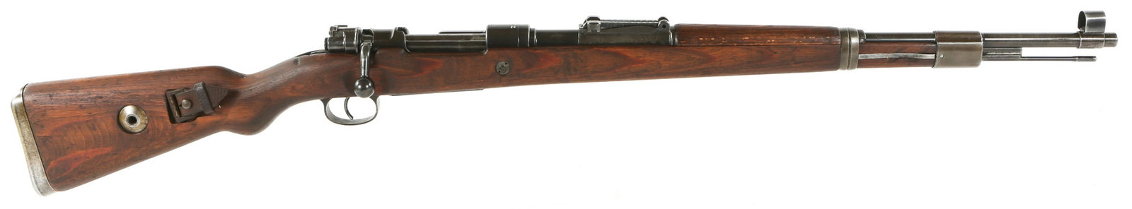 1942 WWII GERMAN STEYR bnz K.98 8mm RIFLE: 1942 WWII GERMAN STEYR bnz K.98 8mm RIFLE 1942 WWII German Steyr bnz K.98 8mm Bolt Action Rifle. Manufactured by Steyr-Daimler-Puch in 1942. Matching serial number stamped on the receiver ring, bolt a