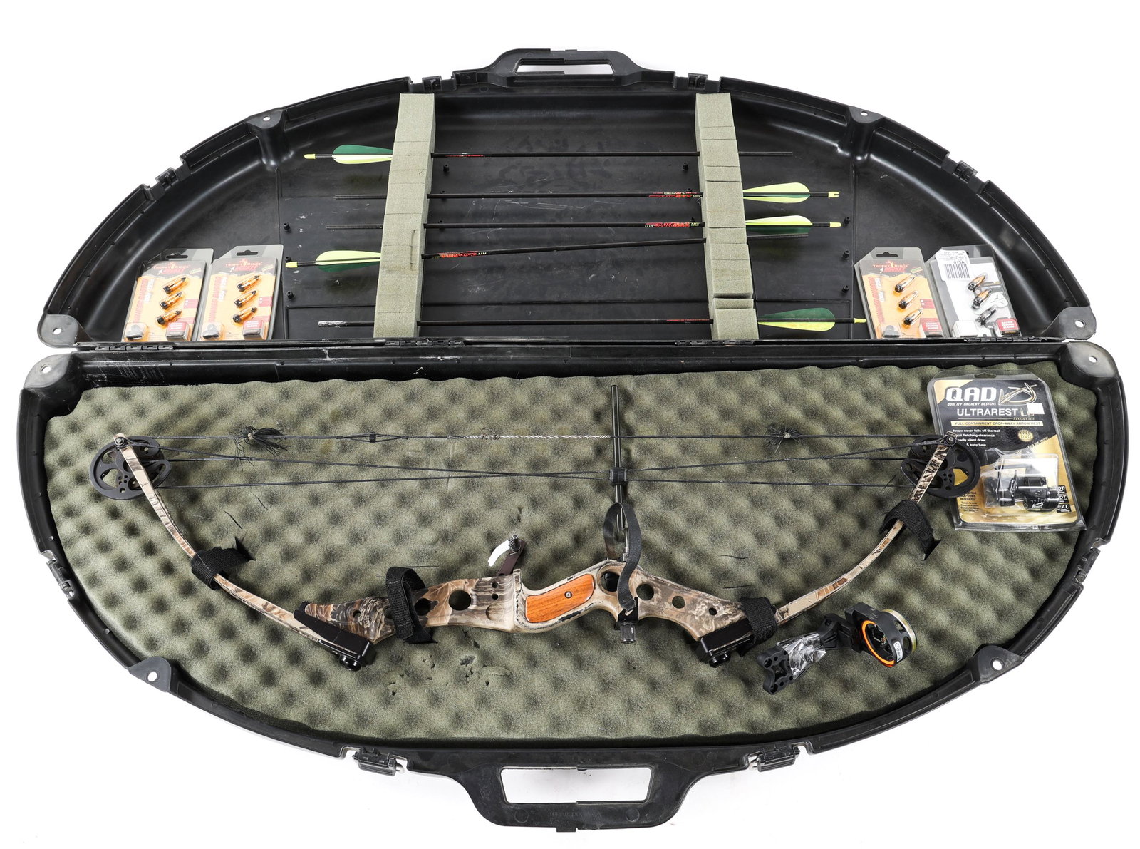 XTREME POWERFLEX 60 POUND COMPOUND BOW: XTREME POWERFLEX 60 POUND COMPOUND BOW Xtreme Powerflex 60 Pound Compound Bow. 60-70 pound pull. Height of 29". Copper John sight. QAD ultrarest. Trophy Ridge Bunker Buster arrowheads. 5 arrows. Hard 
