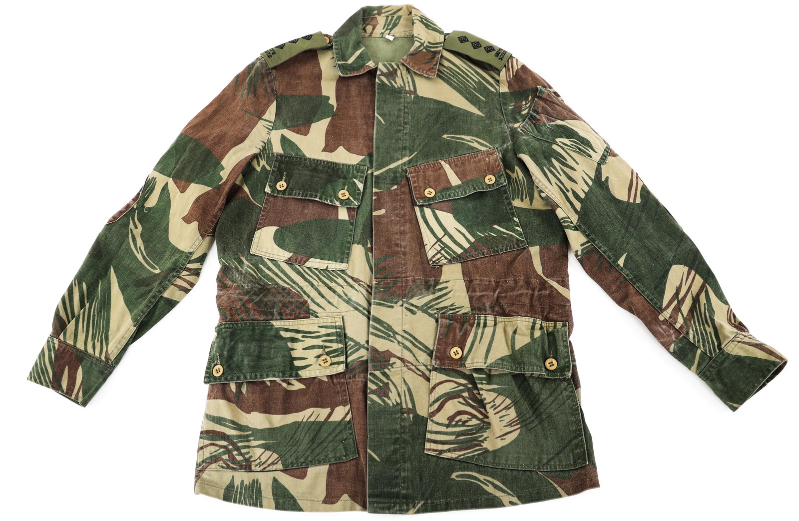 RHODESIAN BUSH WAR BRUSHSTROKE CAMO FIELD JACKET: RHODESIAN BUSH WAR BRUSHSTROKE CAMO FIELD JACKET Rhodesian Bush War "Brushstroke" Camo Combat Field Jacket. Grey's Scouts Officer shoulder boards. Light khaki buttons and re-enforced elbow pads. Patte