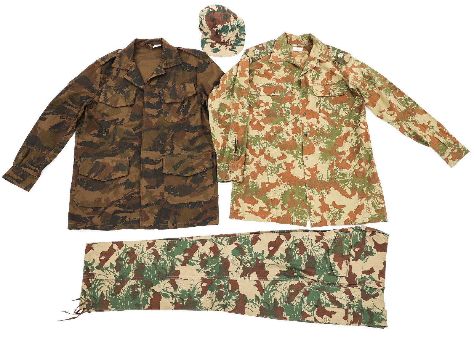 SOUTH AFRICAN SAP & RAILWAY POLICE CAMO UNIFORMS: SOUTH AFRICAN SAP & RAILWAY POLICE CAMO UNIFORMS South African Police Camo Uniforms. (1) South African Railway Police SARP Special Task Forces Camo Field Jacket. (1) South African Police SAP, 2nd Patt