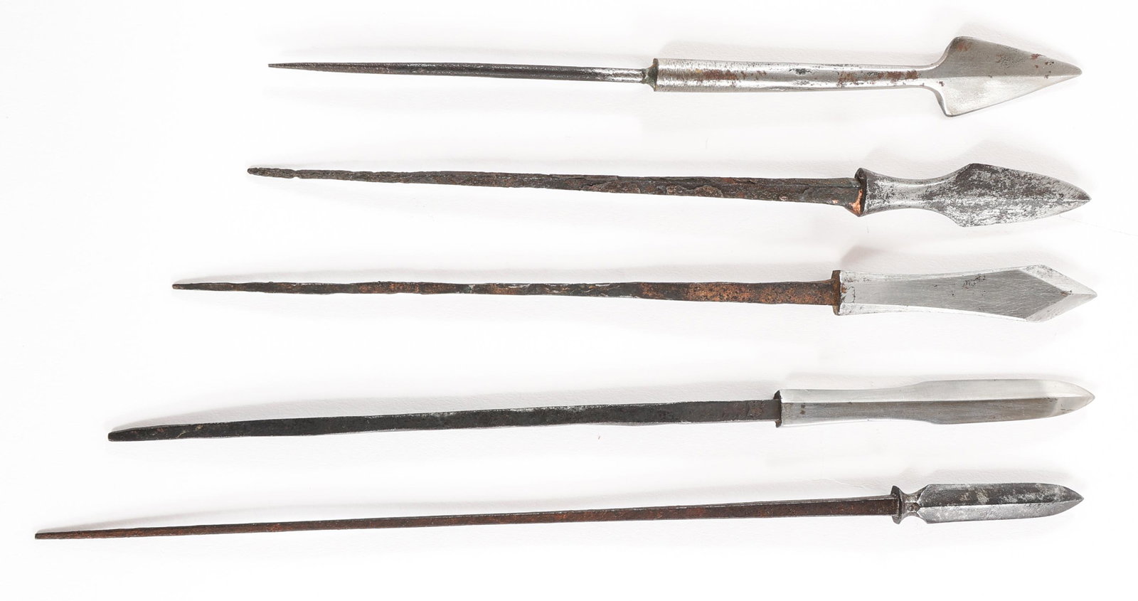 JAPANESE SAMURAI EDO KYUDO ARROW HEADS LOT OF 5: JAPANESE SAMURAI EDO KYUDO ARROW HEADS LOT OF 5 Lot of 5 Japanese Samurai Edo Period "Kyudo" Arrow Heads. Various patterns, hand forged. One has a signed tang. Blade Length: 44mm to 97mm Total Length: