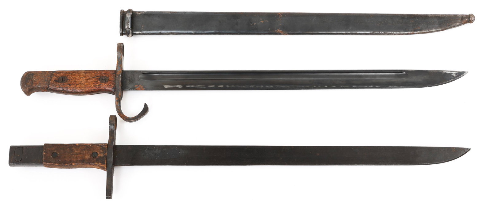 WWII JAPANESE TYPE 30 BAYONET LOT OF 2: WWII JAPANESE TYPE 30 BAYONET LOT OF 2 Lot of 2 WWII Japanese Bayonets Type 30. (1) WWII Japanese Bayonet Type 30. Straight blued blade with fuller. Maker mark / logo of "Tokyo Hohei Kosho " Arsenal s