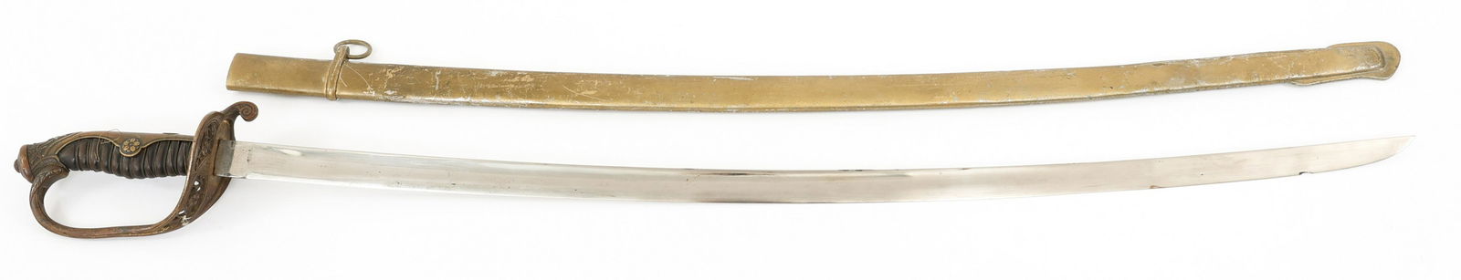 WWII JAPANESE TYPE 30 KYU-GUNTO OFFICER SWORD: WWII JAPANESE TYPE 30 KYU-GUNTO OFFICER SWORD WWII Japanese Type 30 Kyu-Gunto Officer Sword With Family Crest. Slightly curved bright blade with fuller, no visible temper line. Gilded brass hilt with