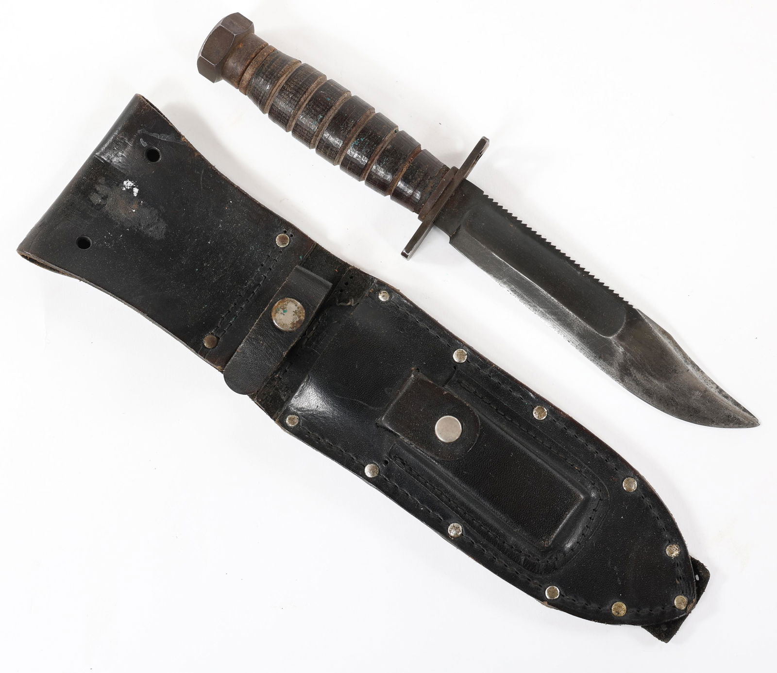 VIETNAM WAR USAF PILOT 6" CAMILLUS SURVIVAL KNIFE: VIETNAM WAR USAF PILOT 6" CAMILLUS SURVIVAL KNIFE Vietnam War, USAF Early Camillus 6" Survival Knife. 6" Clip point, parkerized (40% finish remaining) blade with deep fuller to both sides and sawback