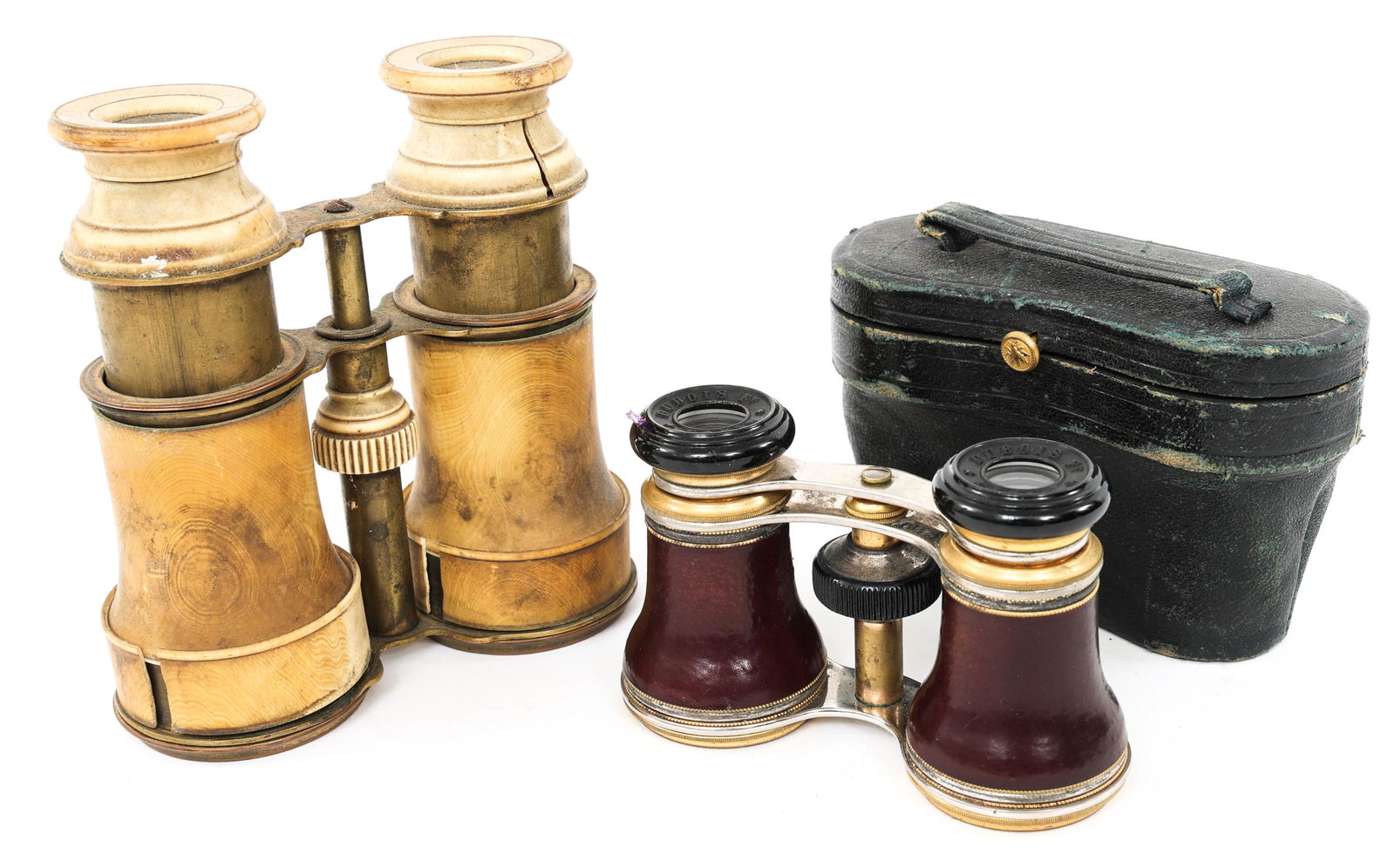 CIVIL WAR ERA SCRIMSHAW BINOCULARS LOT OF 2: CIVIL WAR ERA SCRIMSHAW BINOCULARS LOT OF 2 Lot of 2 Civil War era Binoculars. (1) US Civil War era Brass scrimshaw binoculars. Unmarked. Size: 5". (1) 19th C. French Opera glasses with leather case.