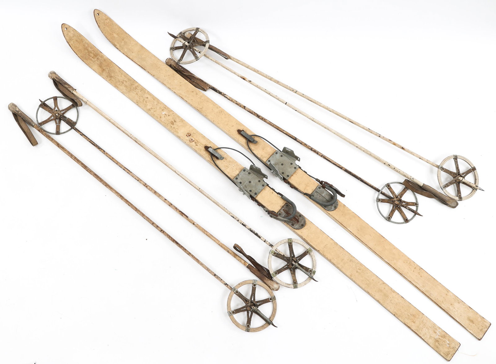 WWII US ARMY MOUNTAIN TROOPS SKIS & POLES: WWII US ARMY MOUNTAIN TROOPS SKIS & POLES WWII US Army Mountain troops matching serial number and dated 4-43 Skis & 3 Pairs of Poles. Size: 82"