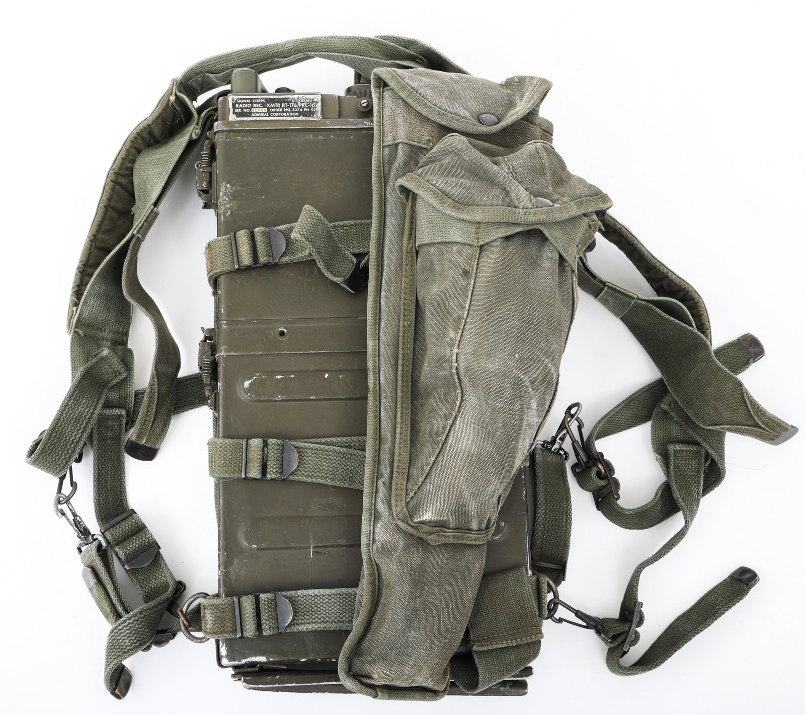 VIETNAM WAR US ARMY PCR-10 INFANTRY FIELD RADIO: VIETNAM WAR US ARMY PCR-10 INFANTRY FIELD RADIO Korea - Vietnam War US Army RT-176A / PCR-10 Infantry Field radio. Includes antenna, mic, carrying pouch and back straps.