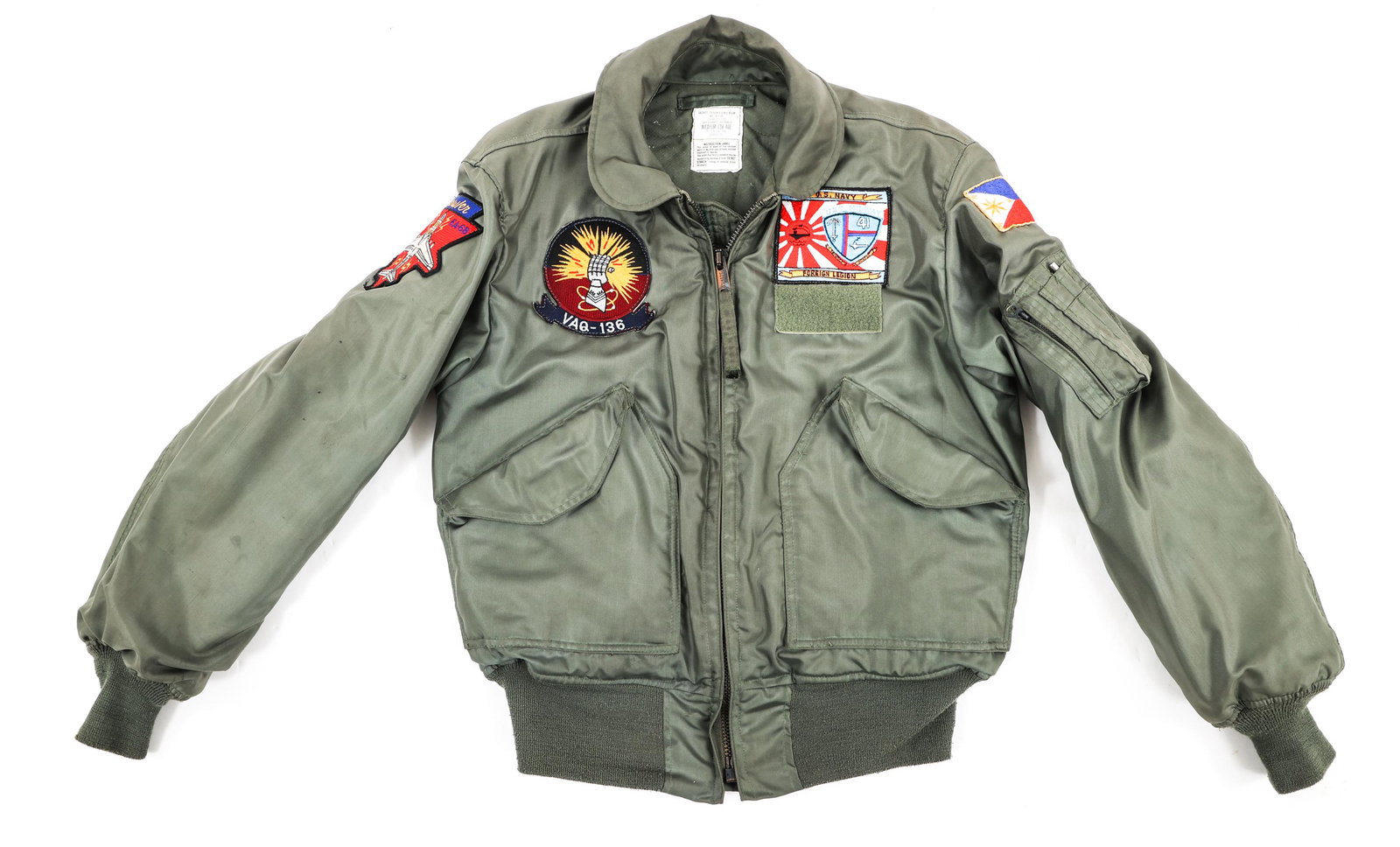 US NAVY VAQ-136 SQUADRON CWU-45/P PILOT JACKET: US NAVY VAQ-136 SQUADRON CWU-45/P PILOT JACKET US Navy CWU-45/P Pilot flight jacket of the VAQ-136 Electronic Attack Squadron. Size: Medium