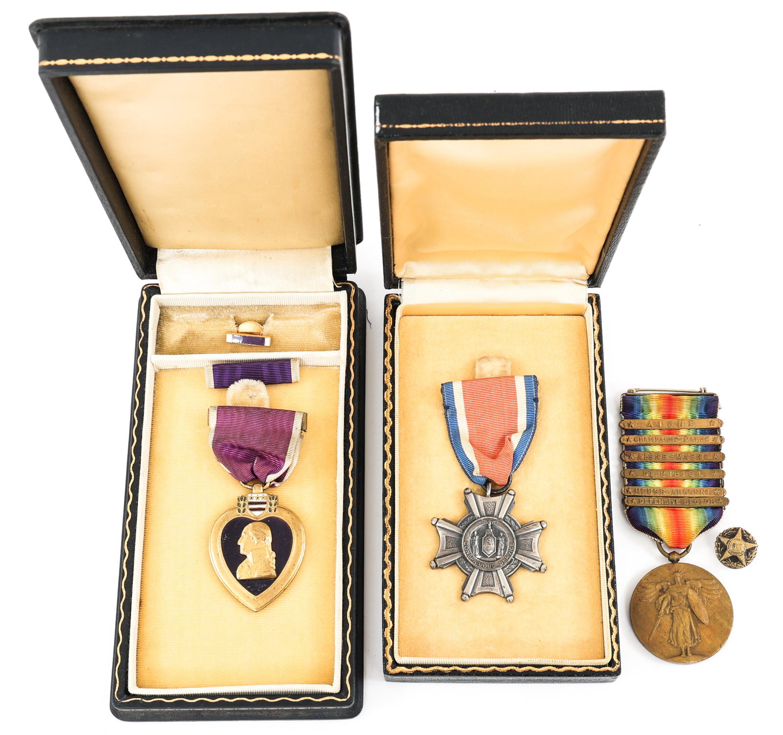 WWI BB&B NAMED PURPLE HEART MEDAL GROUPING: WWI BB&B NAMED PURPLE HEART MEDAL GROUPING WWI Named Medal grouping. (1) 1932 Bailey Banks & Biddle Army / Navy / USMC Named Purple Heart Medal set. Engraved to "Alexander G. Duff", serial number "543