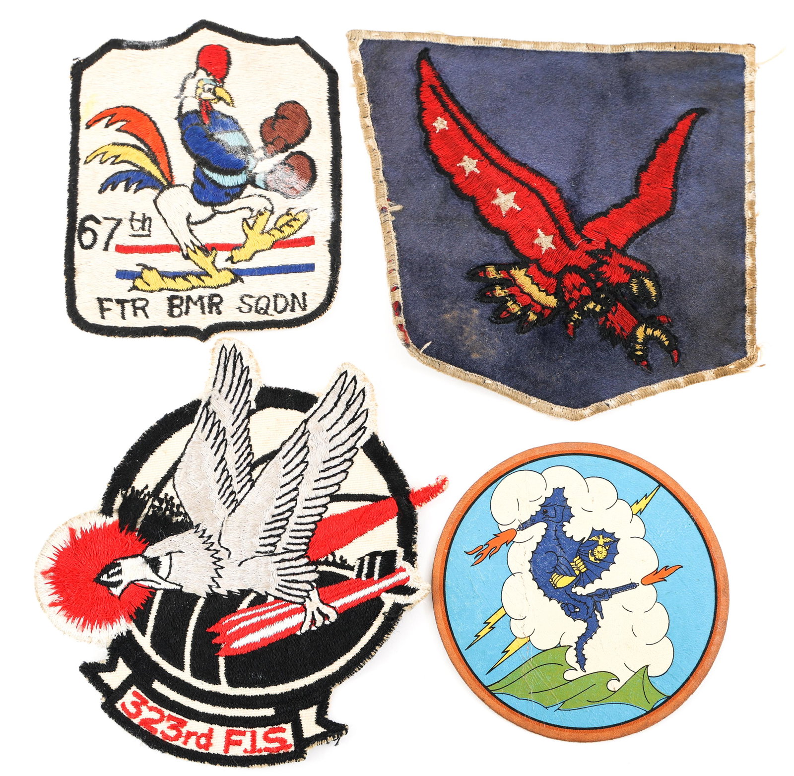 WWII - KOREA USAF AND USMC SQUADRON PATCH LOT OF 4: WWII - KOREA USAF AND USMC SQUADRON PATCH LOT OF 4 Lot of 4 WWII - Korean War USAF and USMC Squadron patches. (1) USAF 323rd F.I.S. Squadron patch, cotton embroidered on twill. Size 4.5" in Diameter. 