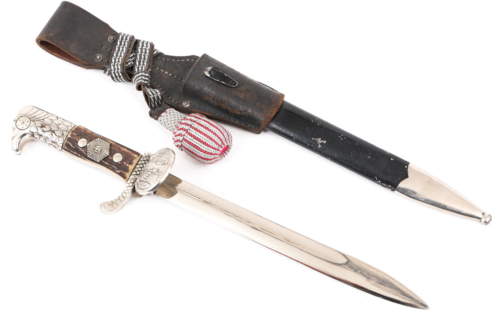 PRE WWII GERMAN WEIMAR POLICE CLAMSHELL BAYONET: PRE WWII GERMAN WEIMAR POLICE CLAMSHELL BAYONET | Pre WWII German Weimar Era, Police Clamshell Short Dress Bayonet. Unmarked, chromed steel blade with fuller. Leather buffer pad present. Heavy nickel 