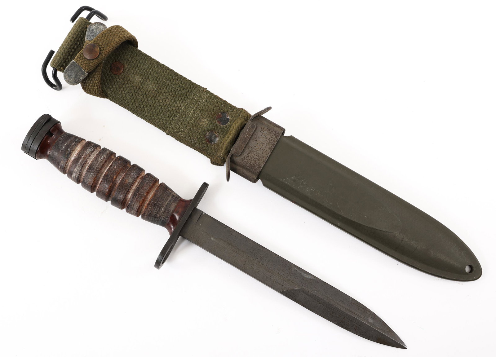 WWII US ARMY M4 BAYONET & SCABBARD BY IMPERIAL: WWII US ARMY M4 BAYONET & SCABBARD BY IMPERIAL | WWII US Army M4 bayonet for M1 carbine. Parkerized blade, stacked leather handle. Stamped "U.S M4 Imperial" under the guard. USM8A1 scabbard. Blade Len