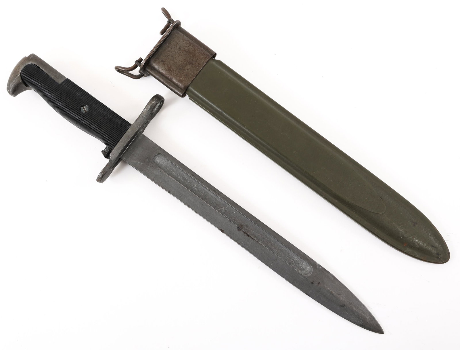WWII US ARMY M1 GARAND SHORT BAYONET By PAL: WWII US ARMY M1 GARAND SHORT BAYONET By PAL | WWII US Army M1 Garand Short Bayonet. Spear point, parkerized blade with fuller. Ricasso marked "PAL, US". Black plastic grips. US M7 OD green scabbard. B