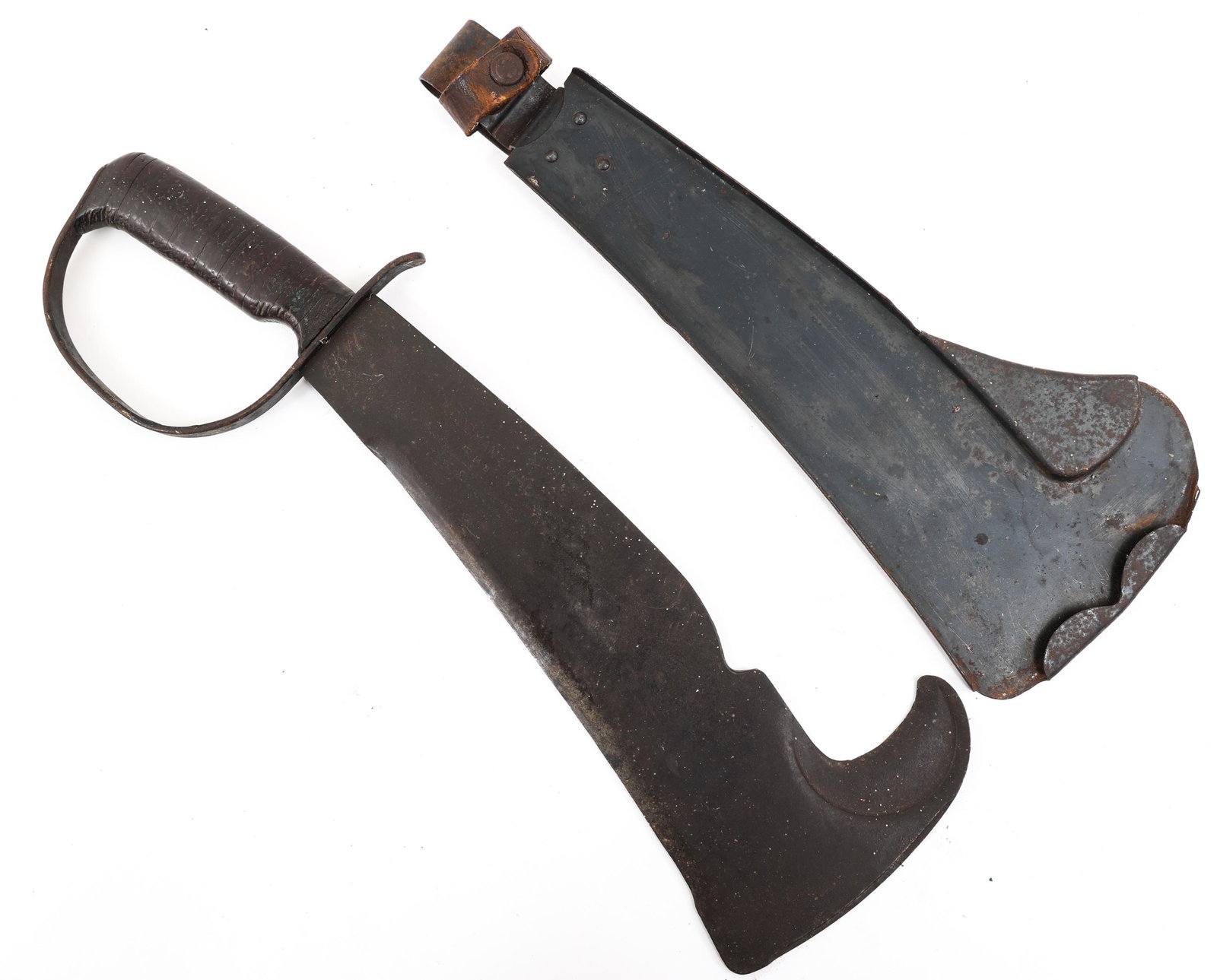 WWII US AIR CORPS WOODMAN'S PAL SURVIVAL MACHETE: WWII US AIR CORPS WOODMAN'S PAL SURVIVAL MACHETE | WWII US Woodman's Pal Survival Machete model LC-14-B made circa 1943 by Victor Tool Co. Maker marked blade. Complete set with original metal scabbard