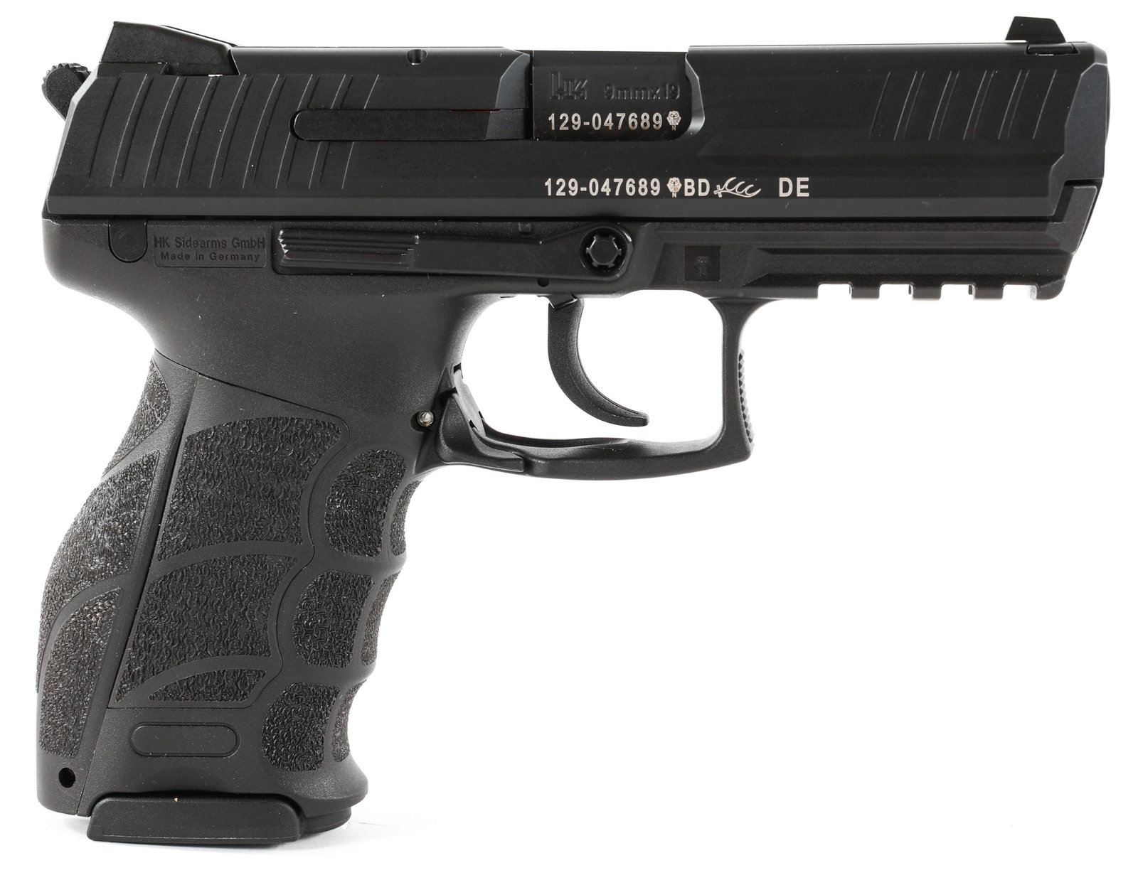 HECKLER & KOCH MODEL P30 9x19mm PISTOL: HECKLER & KOCH MODEL P30 9x19mm PISTOL Heckler & Koch PL P30-V3 9x19mm semi automatic pistol. One magazine. Black finish. Original hard case and accessories. Caliber / Gauge: 9x19mm Barrel Length: 3.7