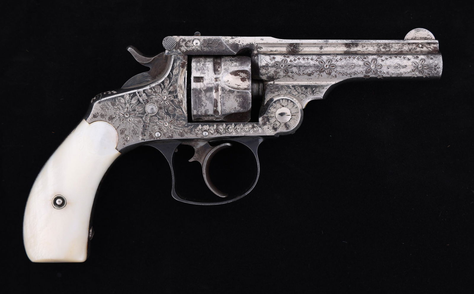1881 SMITH & WESSON DOUBLE ACTION .32 CAL REVOLVER: 1881 SMITH & WESSON DOUBLE ACTION .32 CAL REVOLVER 1881 Smith & Wesson Second Model Double Action .32 caliber revolver. Barrel rib stamped "Smith & Wesson Springfield Mass. U.S.A" with patent dates Ja