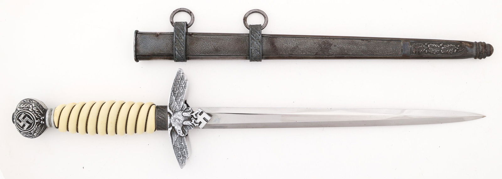 WWII GERMAN 2nd MODEL LUFTWAFFE DAGGER: WWII GERMAN 2nd MODEL LUFTWAFFE DAGGER WWII German M1937, 2nd Model Luftwaffe dress dagger (Fliegerdolch). Bright blade with highly visible crossgrain. No maker's mark / logo. Leather buffer pad prese