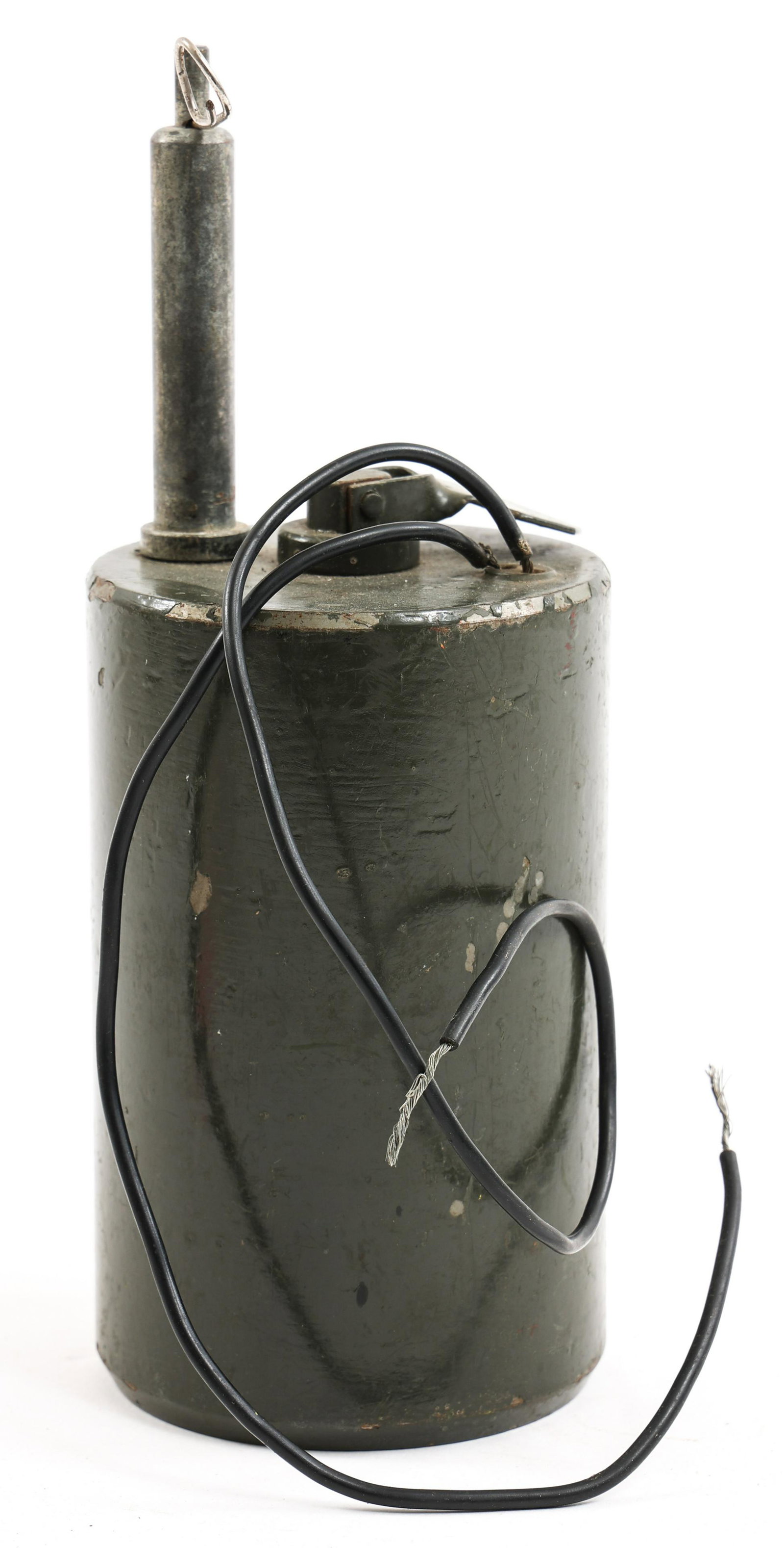 COLD WAR SOVIET OZM-3 ANTI PERSONNEL MINE: COLD WAR SOVIET OZM-3 ANTI PERSONNEL MINE Cold War Soviet Military OZM-3, a high-explosive (HE) cast iron anti-personnel (AP) landmine. Designed to wound or kill by its fragmentation. Inert. Weight is