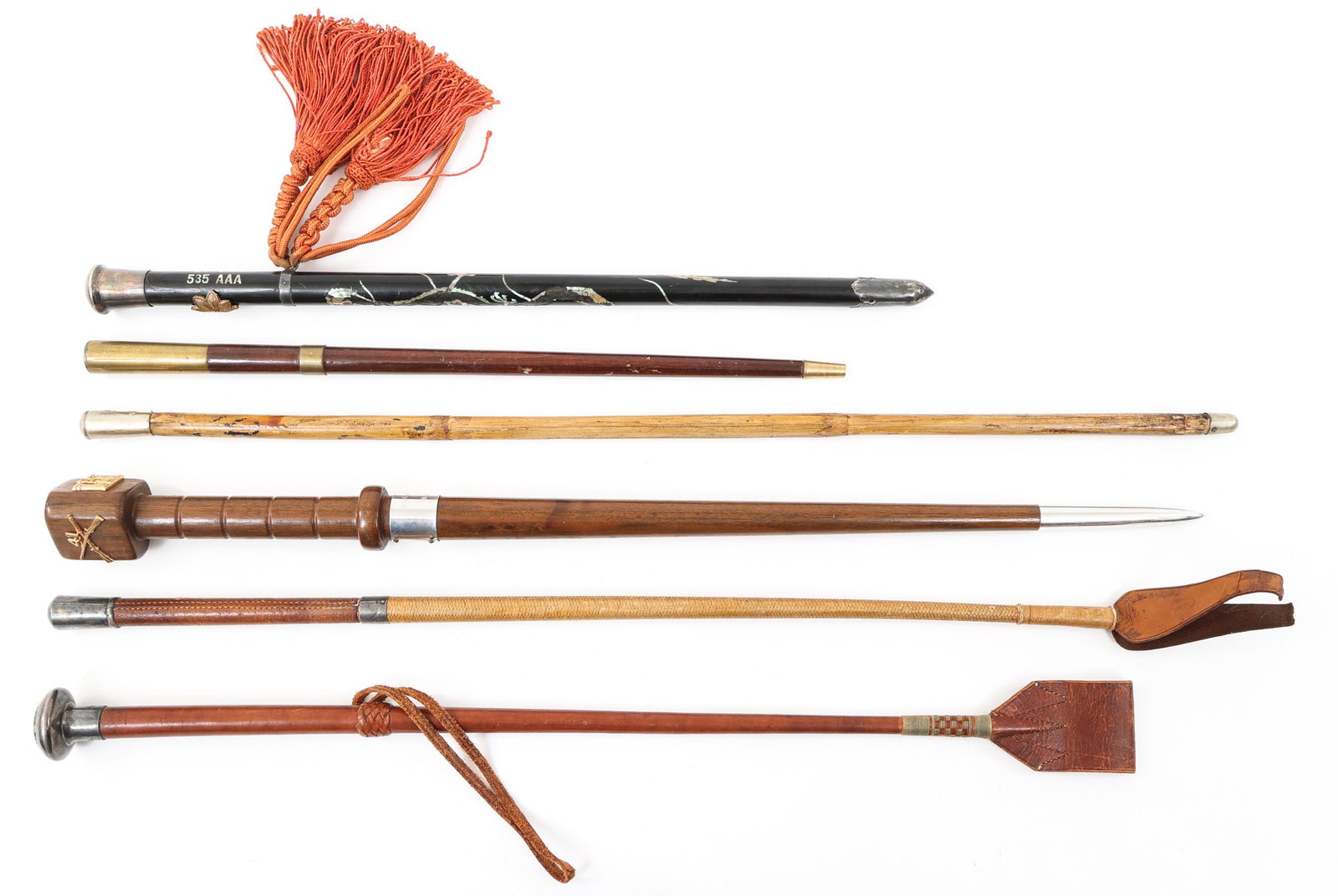 WWII - COLD WAR US ARMY SWAGGER STICKS LOT OF 6: WWII - COLD WAR US ARMY SWAGGER STICKS LOT OF 6 WWII - Cold War US Army Officers & NCO's Swagger Stick, Lot of 6. Various ranks and branches. Size: 18" to 26"