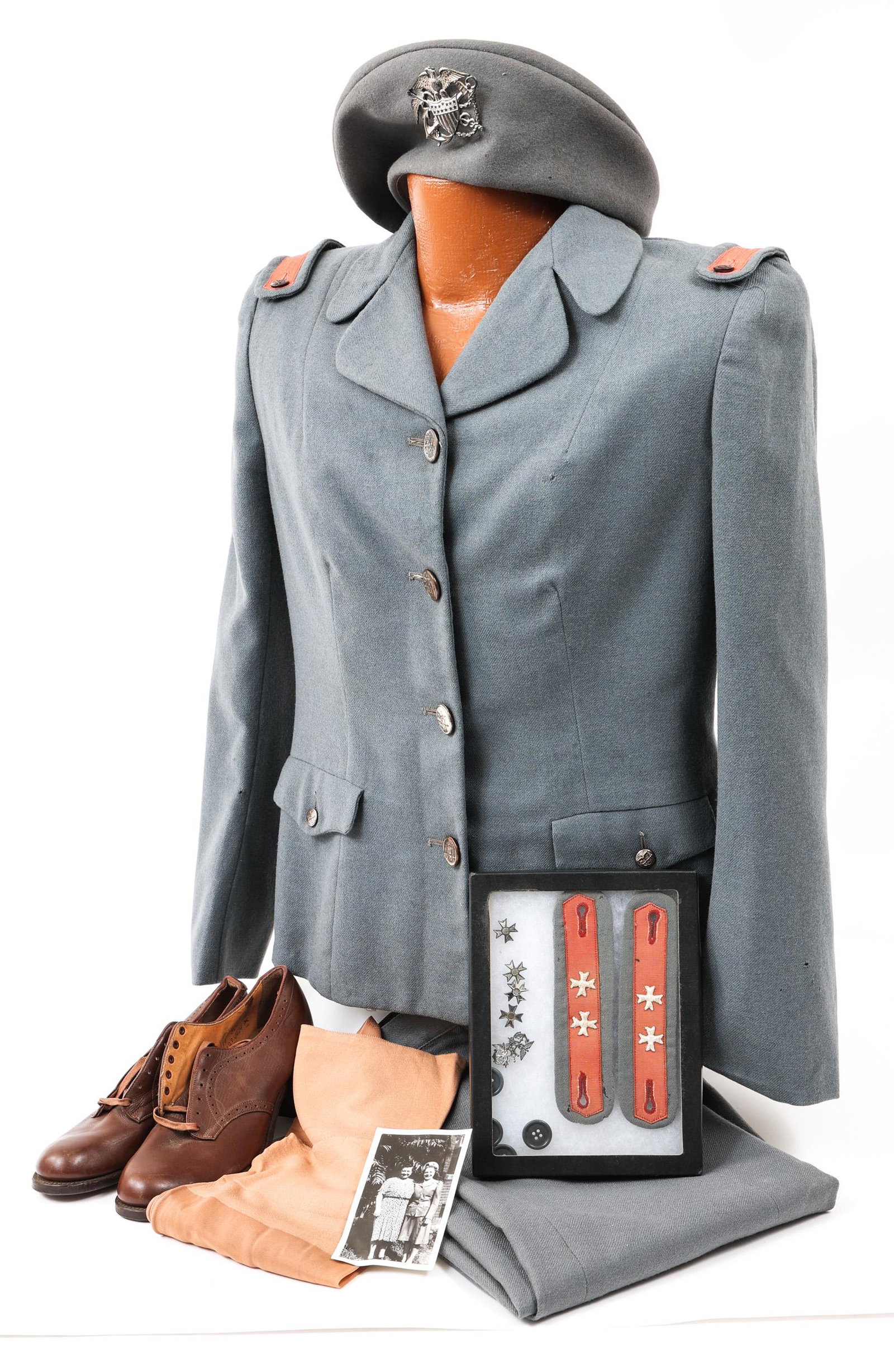 WWII US ARMY CADET NURSE CORPS GRAY UNIFORM GROUP: WWII US ARMY CADET NURSE CORPS GRAY UNIFORM GROUP WWII US Army (CNC) Cadet Nurse Corps Winter Gray Uniform Grouping. Identified to "Sally Jeffries". Single-breasted gray wool tunic with matching gored