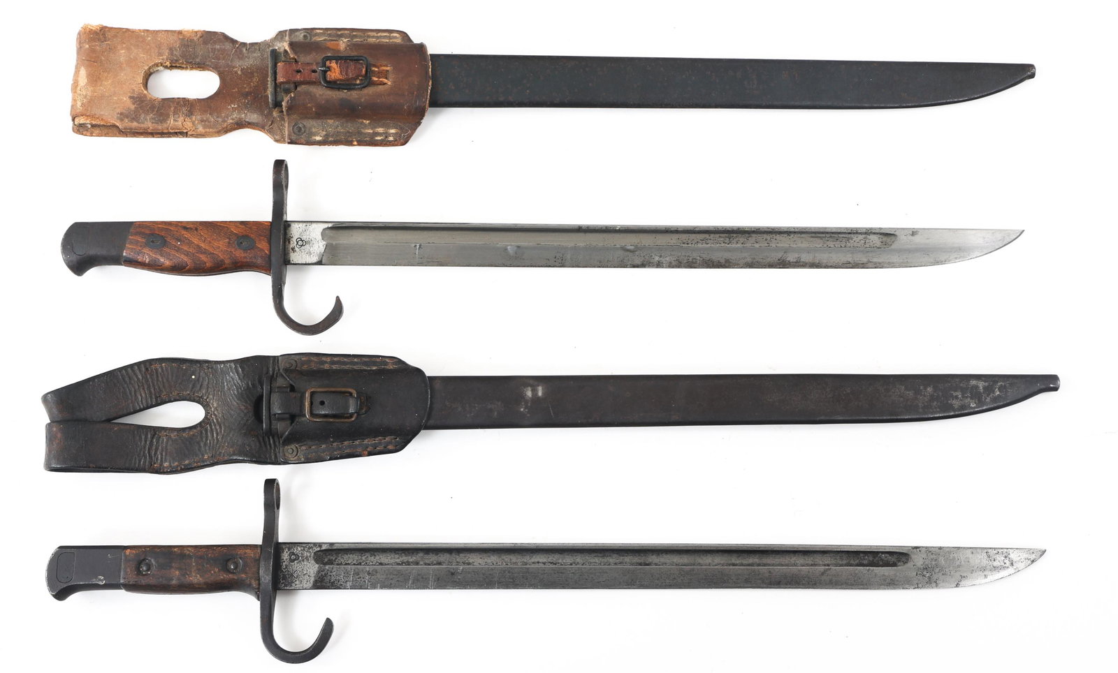WWII JAPANESE TYPE 30 ARISAKA BAYONETS LOT OF 2: WWII JAPANESE TYPE 30 ARISAKA BAYONETS LOT OF 2 Lot of 2 WWII Japanese Type 30 Arisaka Bayonets. (1) WWII Japanese Type 30. Straight blade with fuller. Maker mark/logo "Matsushita Kinzoku KK." stamped