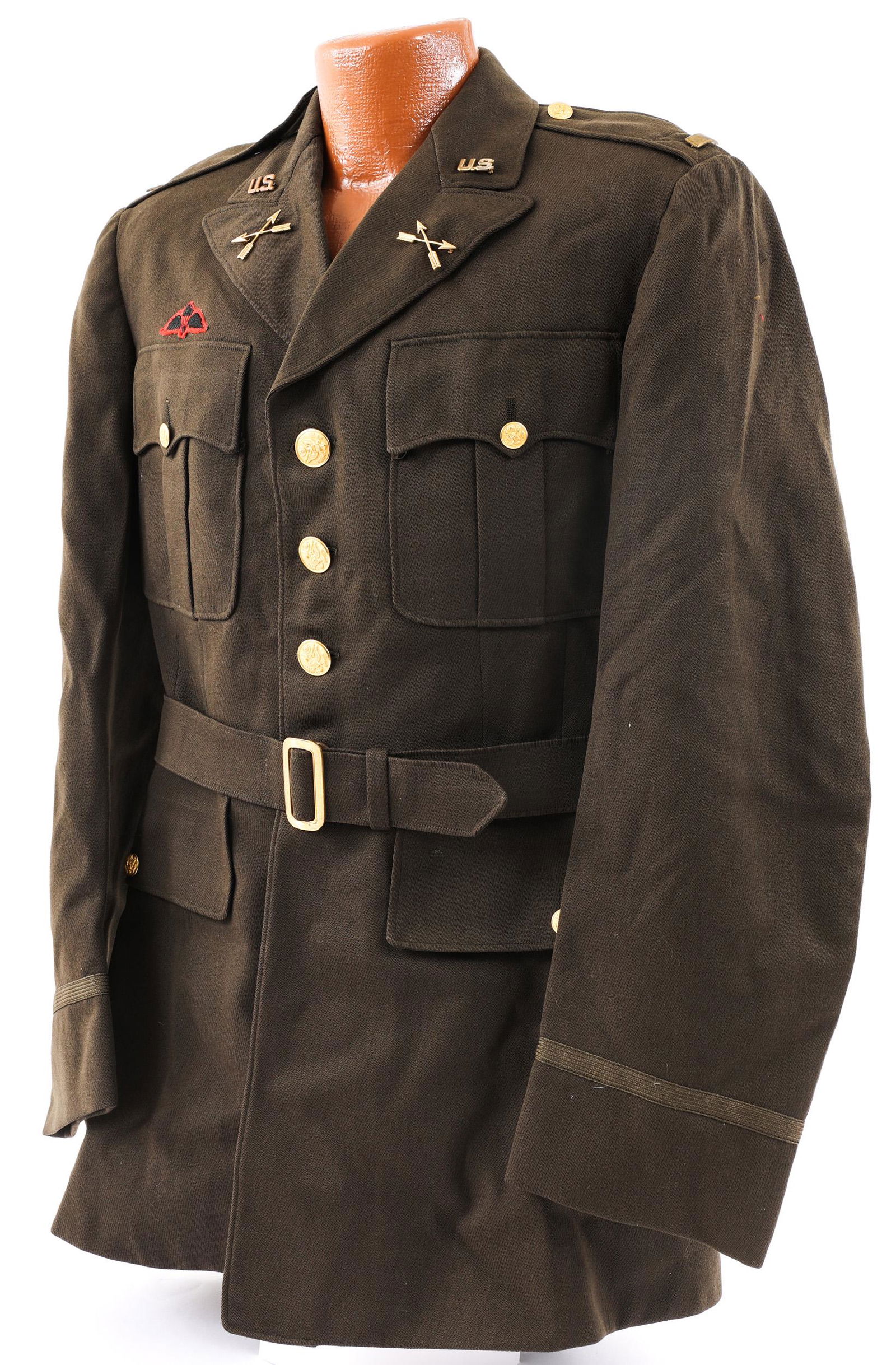 WWII US ARMY FSSF OFFICERS TUNIC: WWII US ARMY FSSF OFFICERS TUNIC WWII US Army First Special Service Forces Officers tunic, with Gurkha small wings patch, FSSF crossed arrows insignia pins (reproduction), 2nd Lieutenant rank on shoul