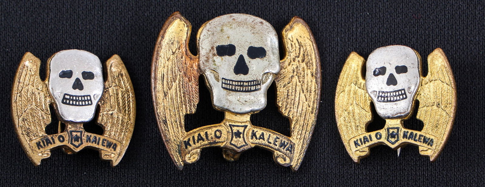 WWII USAAF 5th BOMB WING "KIAI O KA LEWA" PINS: WWII USAAF 5th BOMB WING "KIAI O KA LEWA" PINS WWII US Air Force 5th bomb Wing "KIAI O KA LEWA" Hat Pin and DUI insignia. (1) Pin stamped "A.H. Donoero Inc." over "Washington D.C." on back. (2) Pins a